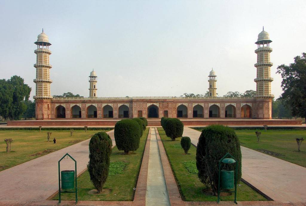 Jehangir-Tomb_travel-guide-of-lahore
