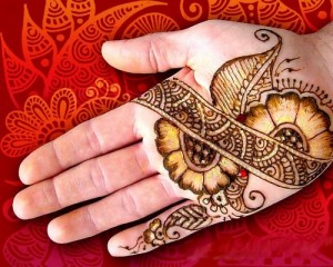 Simple Eid Henna Design on Hand