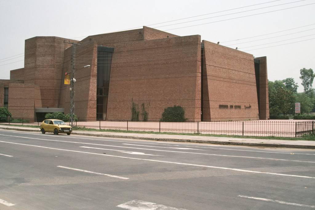 alhamra art center lahore