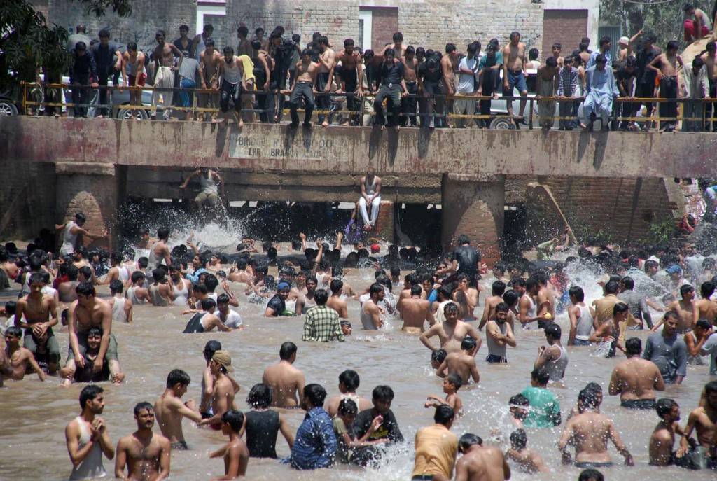lahore canal in summer